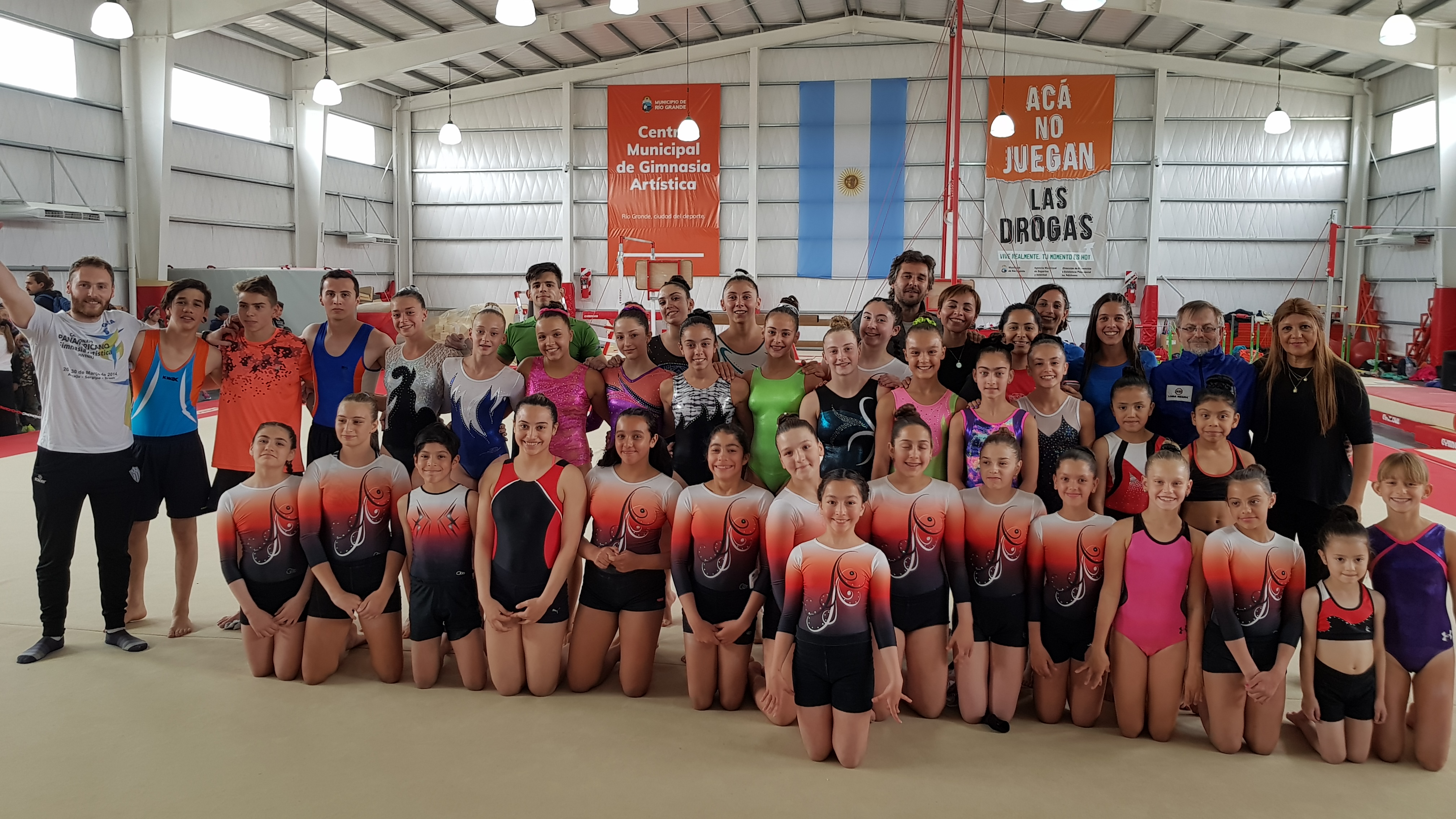 Una delegación de gimnastas rosarinas entrenó durante dos semanas en el centro de gimnasia artística