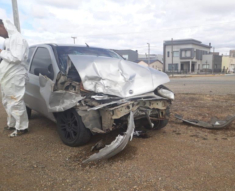 Dos heridos en violento accidente automovilístico en el acceso al barrio Las Barrancas