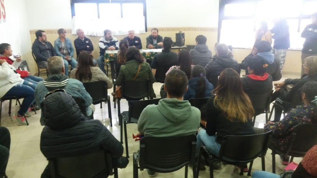 Autoridades del gobierno provincial se reunieron con vecinos de Chacra XI