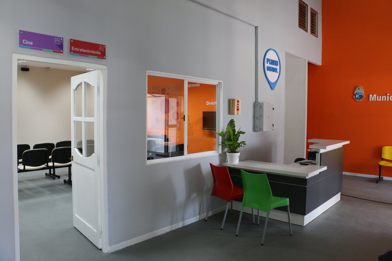 El EDLT ofrece talleres educativos de herramientas digitales a estudiantes y docentes