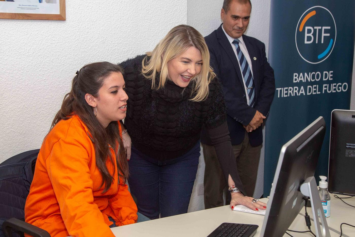Bertone inauguró la primera oficina de atención al ciudadano