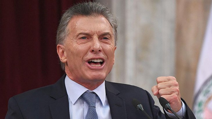 En un intento desesperado por frenar la crisis que hunde al país Macri anunció una batería de medidas