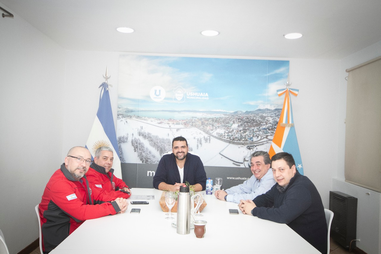 Vuoto se reunió con autoridades de la Federación de Bomberos