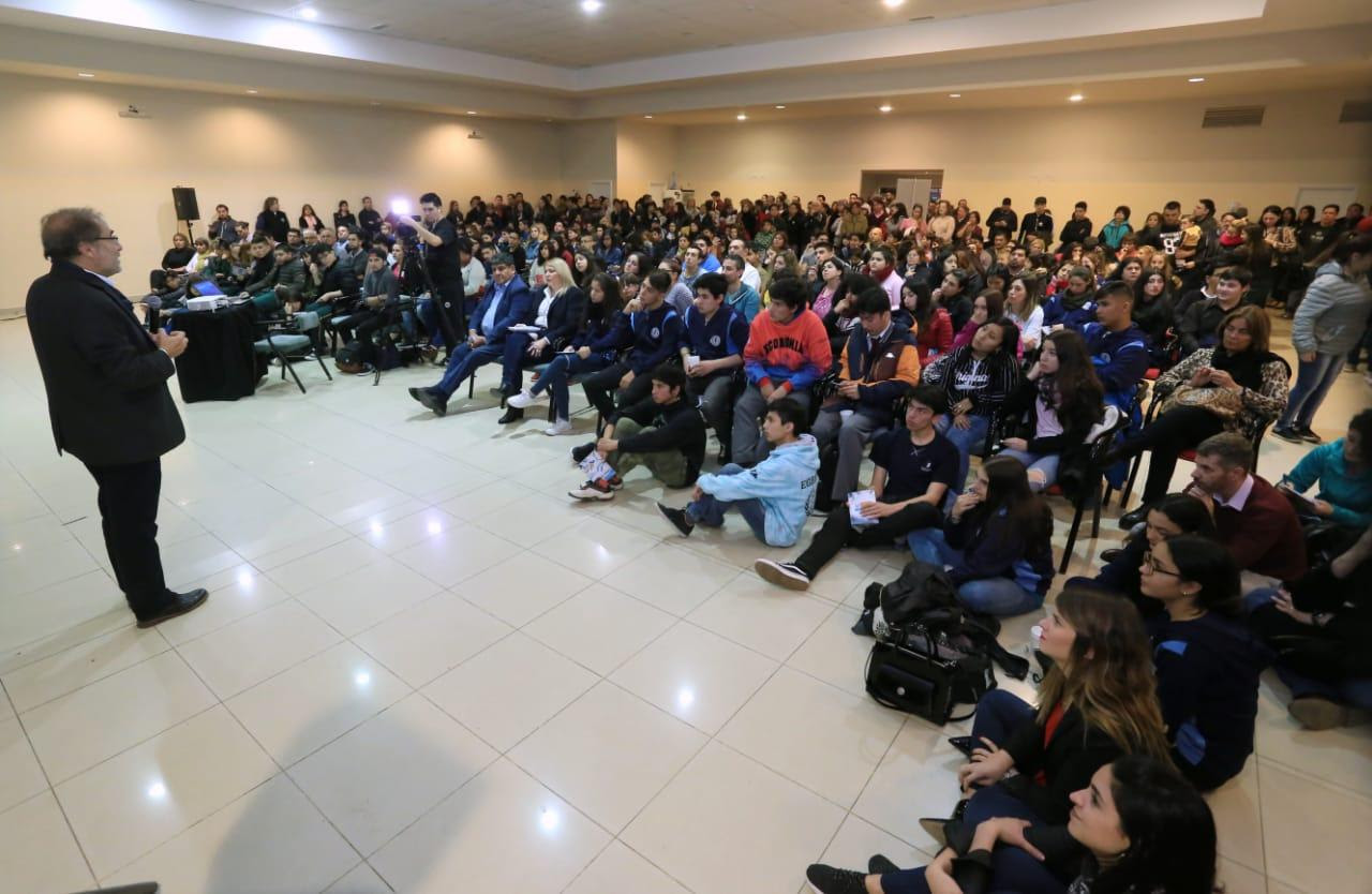Más de 300 jóvenes participaron de la jornada “Malvinas para la Nueva Generación de Fueguinos”