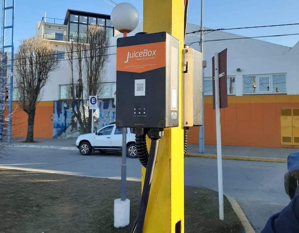 Instalaron el primer terminal de carga para autos eléctricos en Río Grande