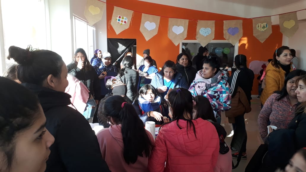 Gran cantidad de niñes asistieron a las instalaciones del nuevo espacio de promoción social en la Margen