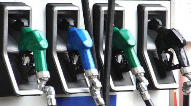 El Gobierno congeló los combustibles por DNU