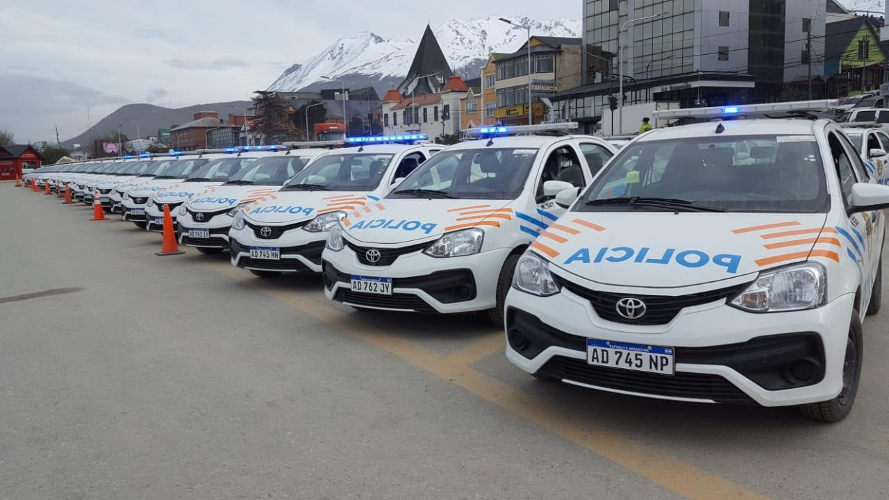 Se presentaron los 80 nuevos móviles de la Policía Provincial