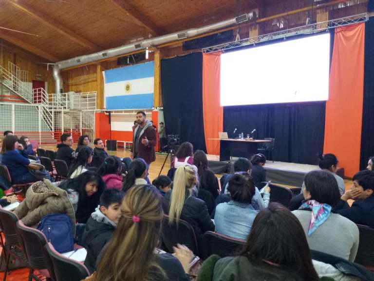 Convocado por el Municipio un especialista en educación inclusiva brindó una charla magistral a docentes de Río Grande