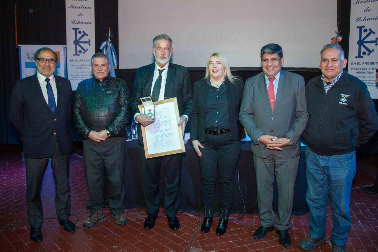 Bielsa: “Tenemos que endurecernos y hablarles con dignidad a los Británicos”