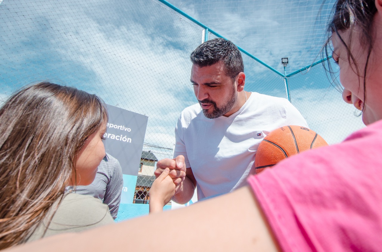 La Municipalidad inauguró el playón de básquet del barrio San Salvador
