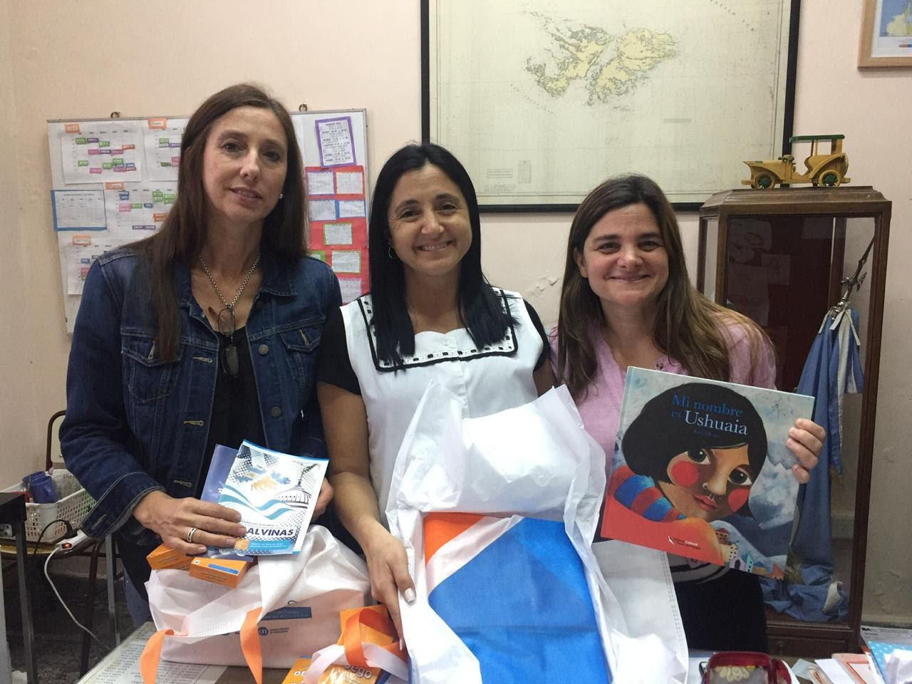 La Casa de Tierra del Fuego entregó materiales didácticos en escuela porteña