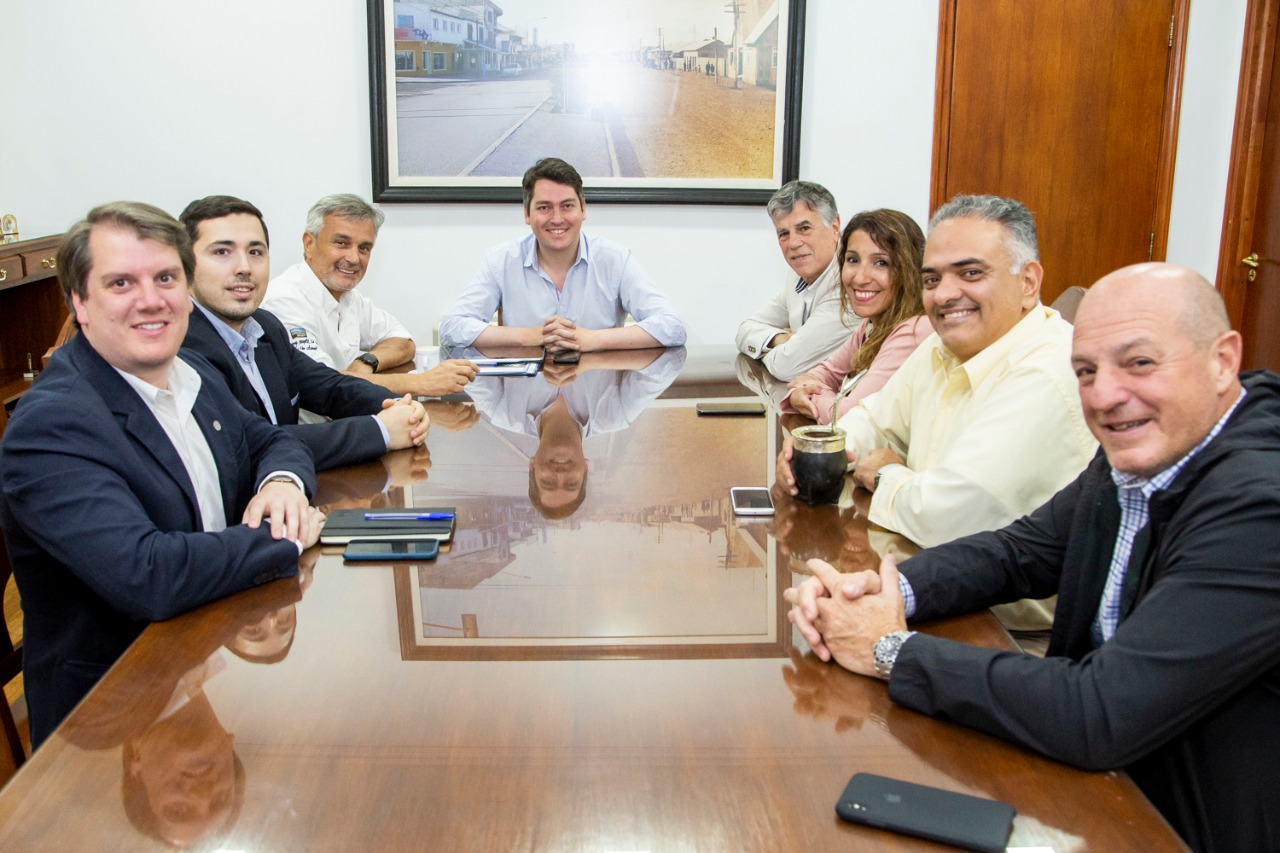 Martín Pérez se reunió con representantes de la cámara de comercio