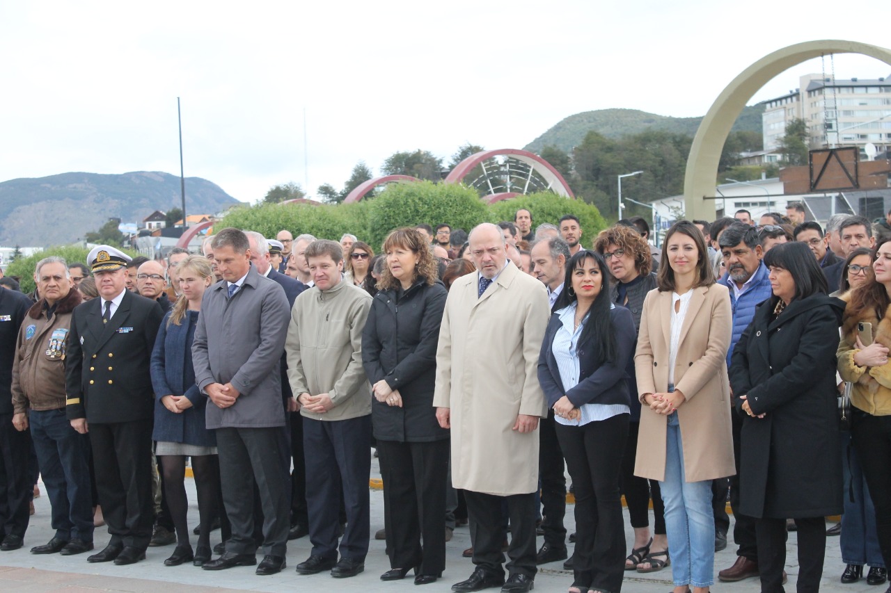 Realizan homenaje a los caídos de Malvinas junto a la embajada rusa
