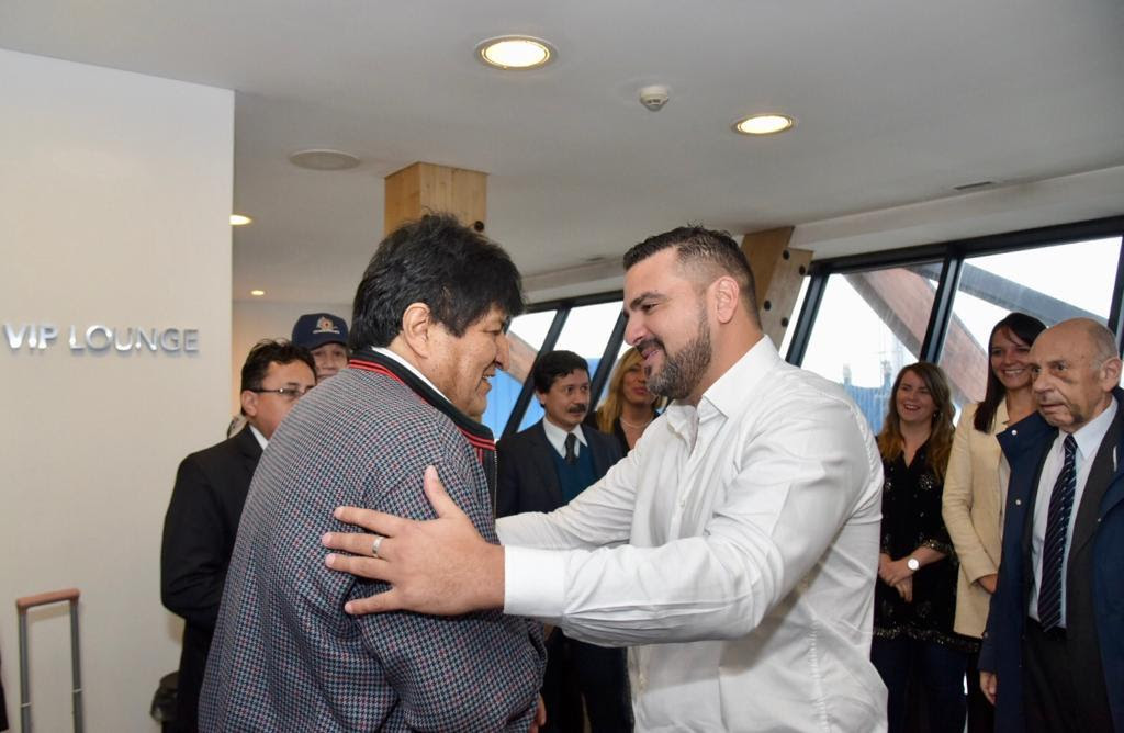 Vuoto recibió a Evo Morales en el aeropuerto de Ushuaia