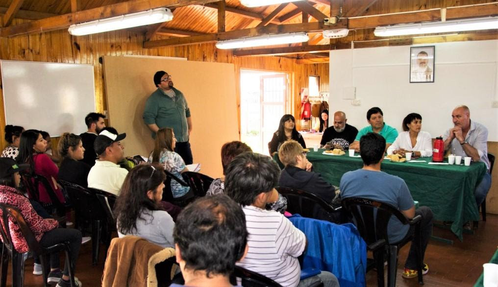 Funcionarios del municipio de Ushuaia se reunieron con vecinos del Barrio Felipe Varelaz