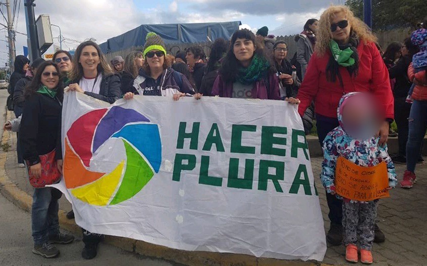 Irresponsable: Docente violó la cuarentena, fue a dar clases y a la marcha de las mujeres