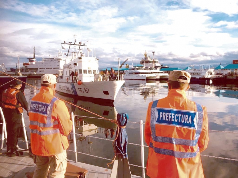 Se les averió el bote y  terminaron en la isla Picton