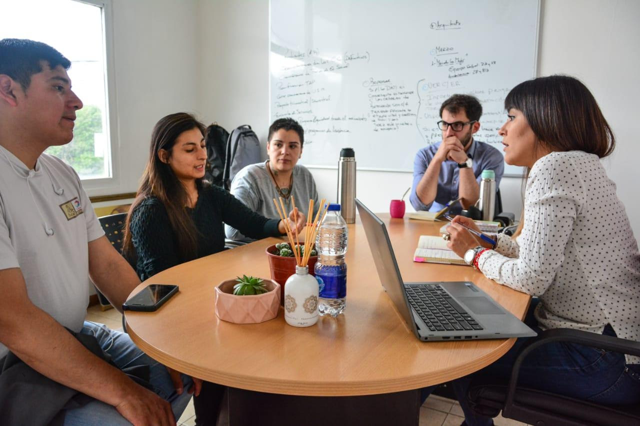 La municipalidad de Ushuia coordina con estudiantes de la UNTDF las becas para este año