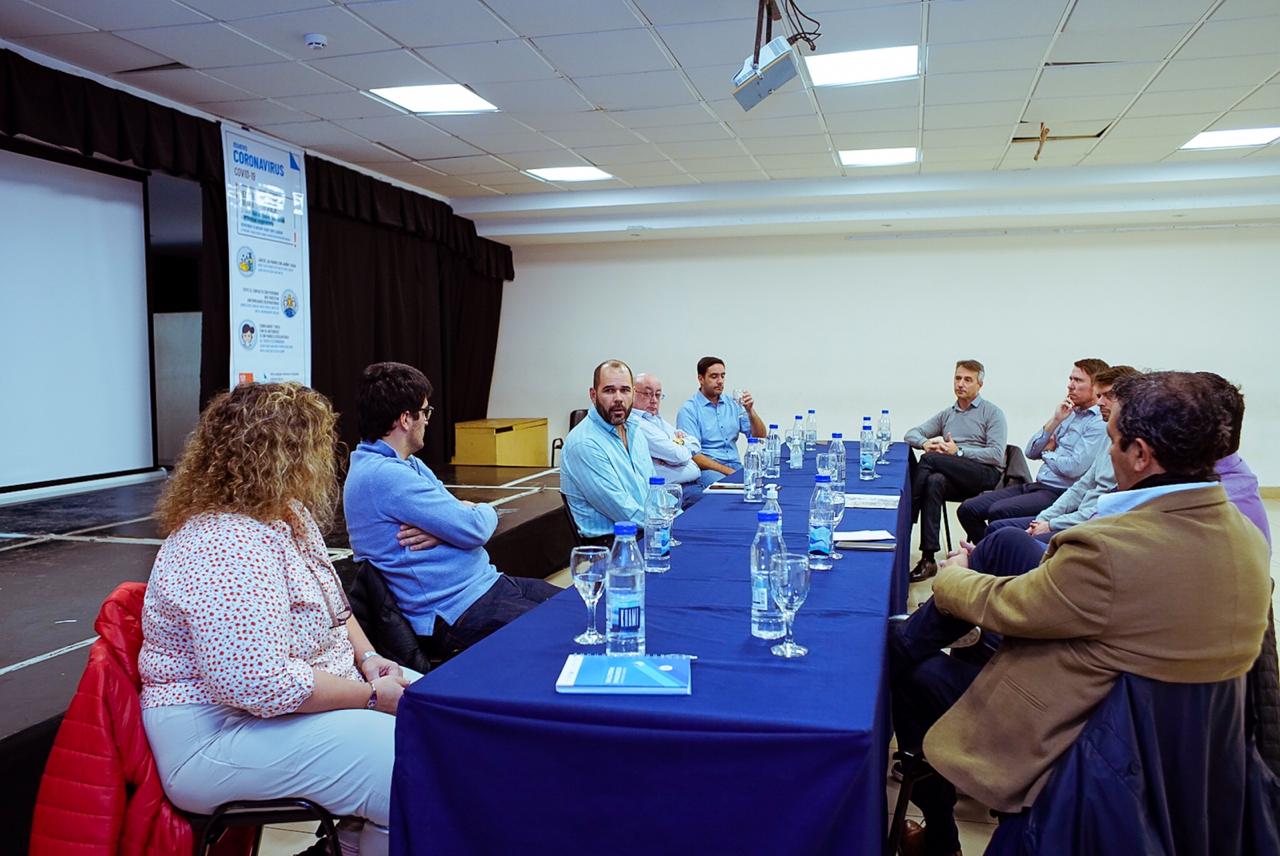 El Gobierno trabaja con los bancos  para llevar alivio  al sector privado