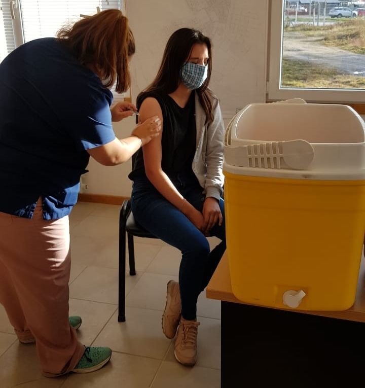 Personal de la Gerencia de la DPOSS de Tolhuin recibieron la antigripal