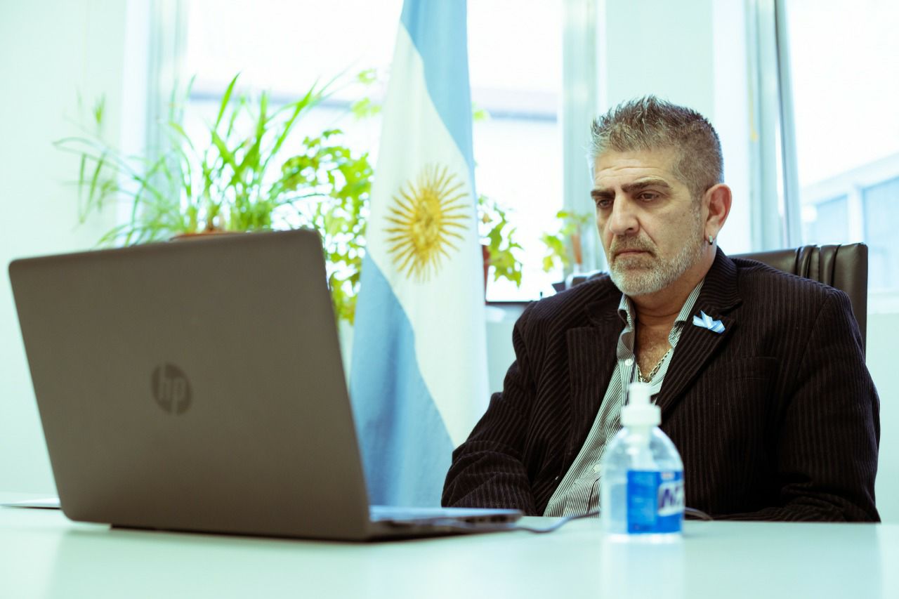 Gobierno analiza la vuelta anticipada de las clases