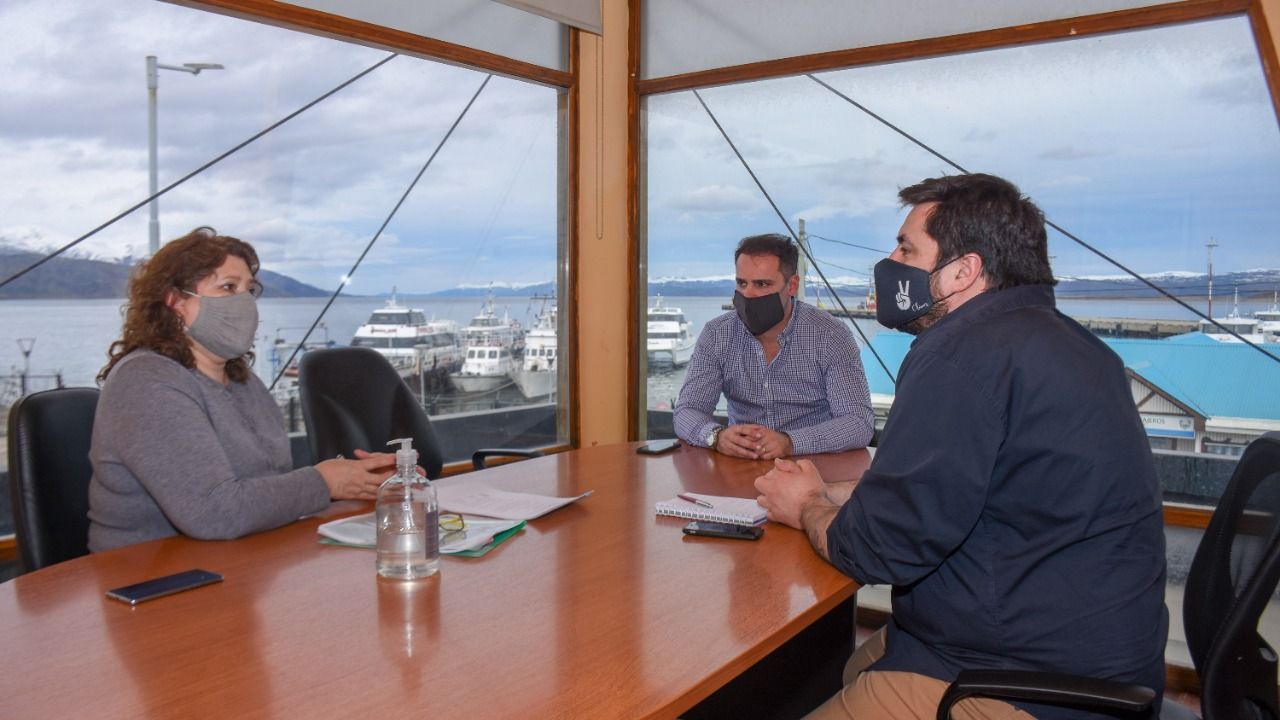 La diputada Yutrovic se reunió con autoridades del Municipio de Ushuaia para analizar la ley de reactivación  turística