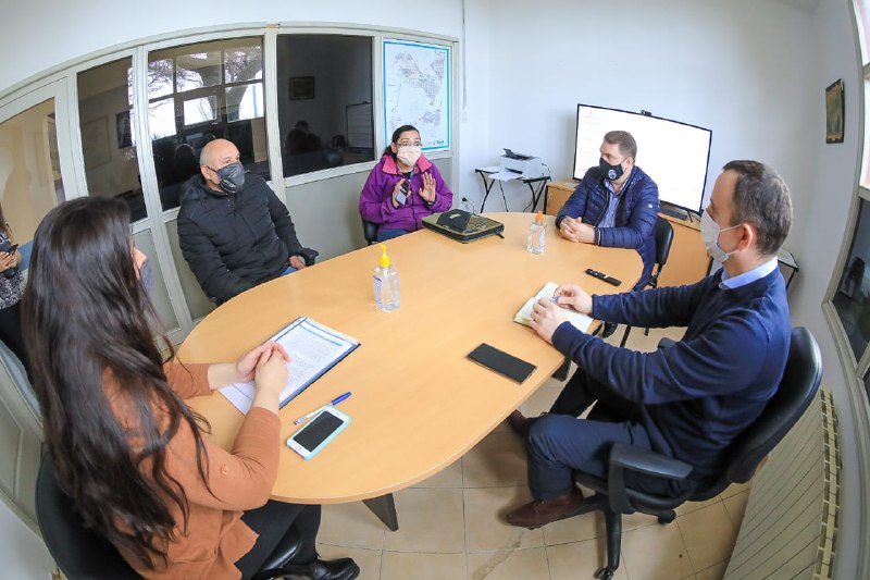 El Municipio recibió a vecinos con terrenos compartidos en Chacra XI para trabajar de manera conjunta