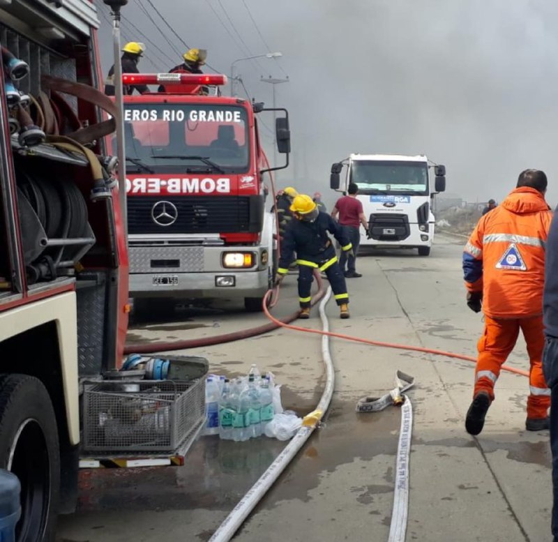 El Intendente destacó la labor de bomberos en el incendio en el parque industrial