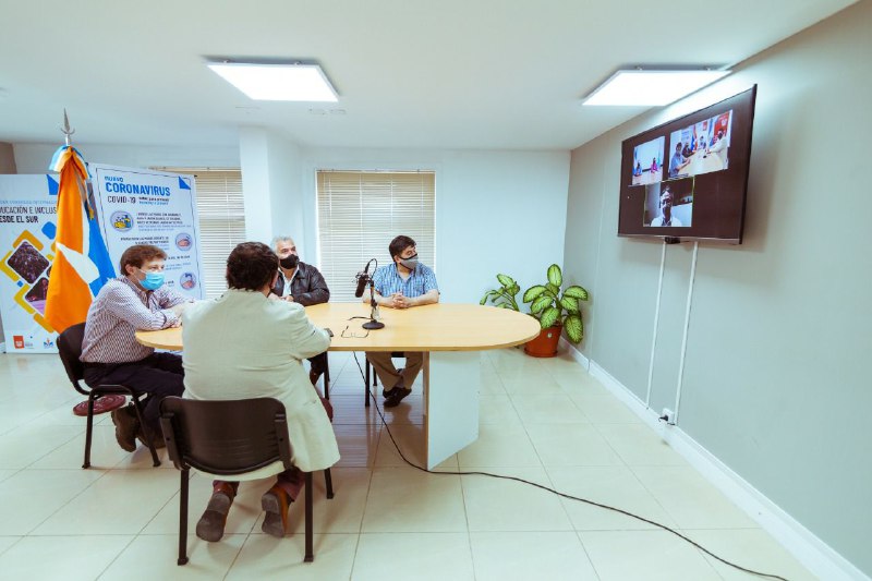 Melella, rubricó un acta de acuerdo con representantes de la empresa Huinoil S.A.