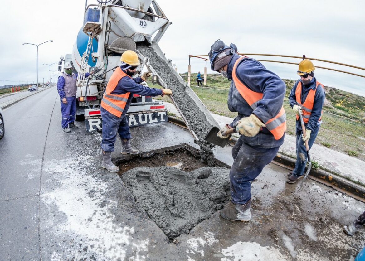 ESTE MIÉRCOLES CONTINÚAN LOS TRABAJOS DE REMEDIACIÓN ASFÁLTICA EN LA AVENIDA HÉROES DE MALVINAS