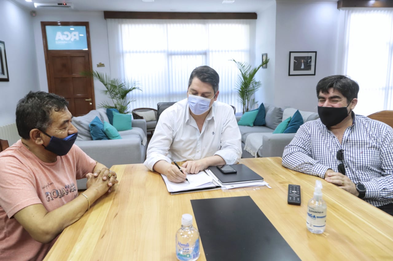 Municipio y Petroleros firman convenio para la cesión de suelo donde el Gremio construirá Complejo Deportivo