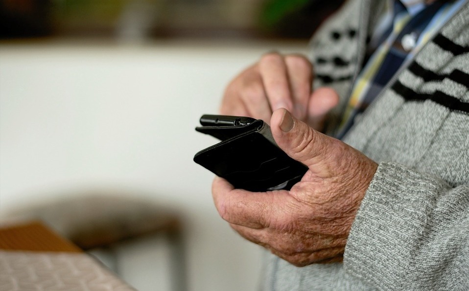 Se recuerdan los canales de asistencia para Adultos Mayores