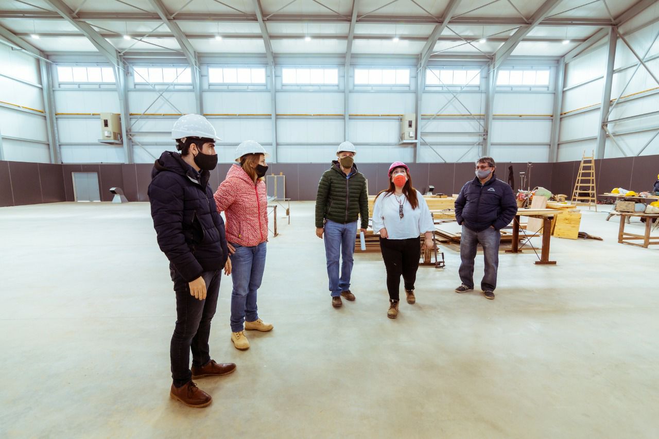 Castillo recorrió obras deportivas en Río Grande