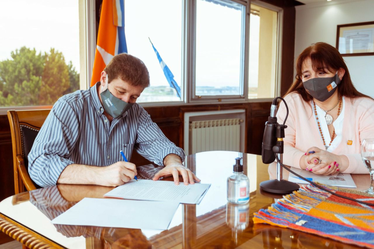 Melella rubricó un convenio de colaboración con el ENARGAS