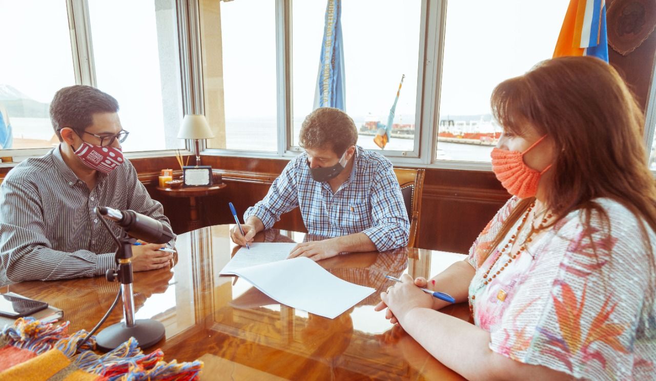 Melella firmó la adjudicación del interconectado de los Gasoductos San Martín y Fueguino