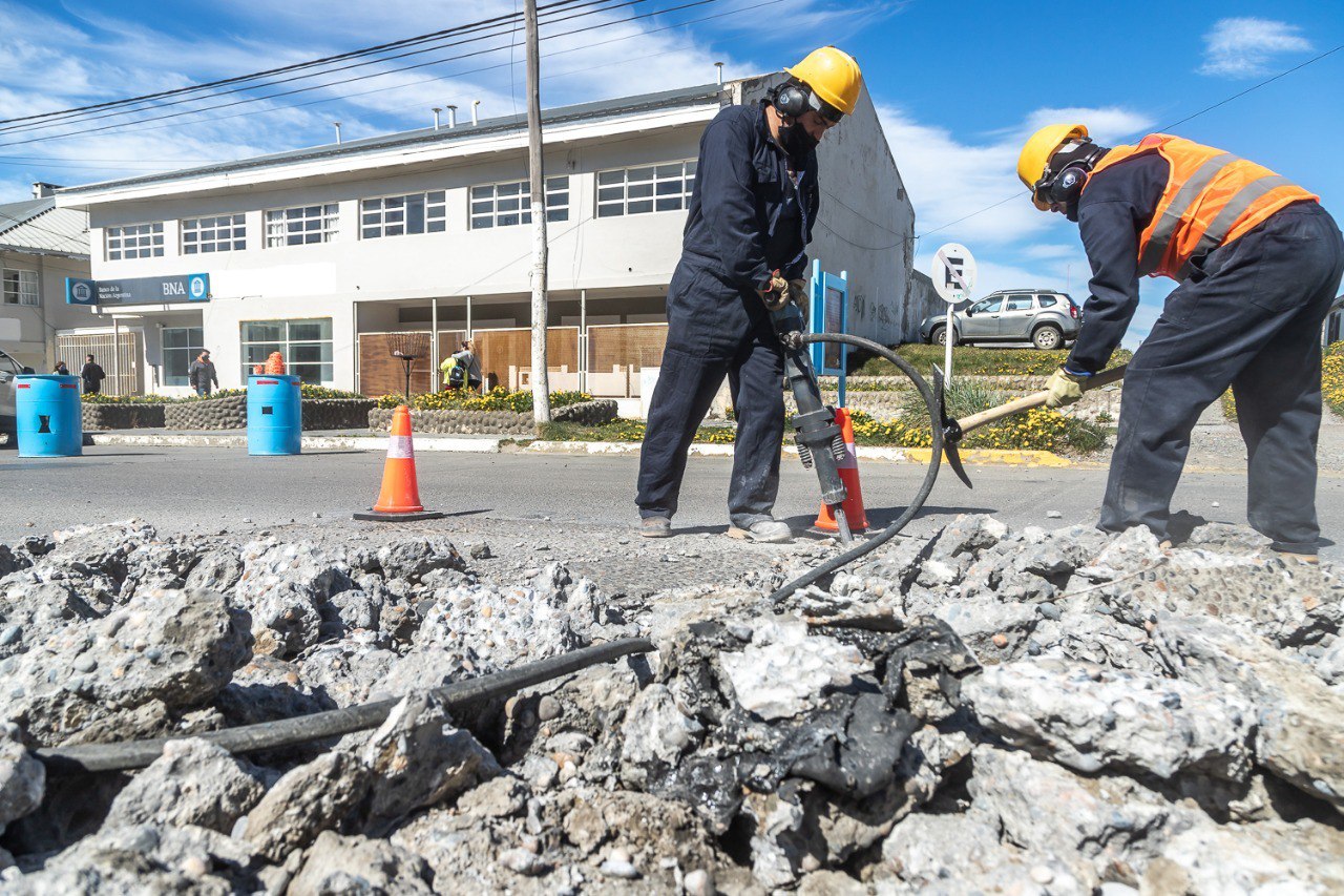 Se intensifican trabajos de bacheo en distintos sectores de la ciudad