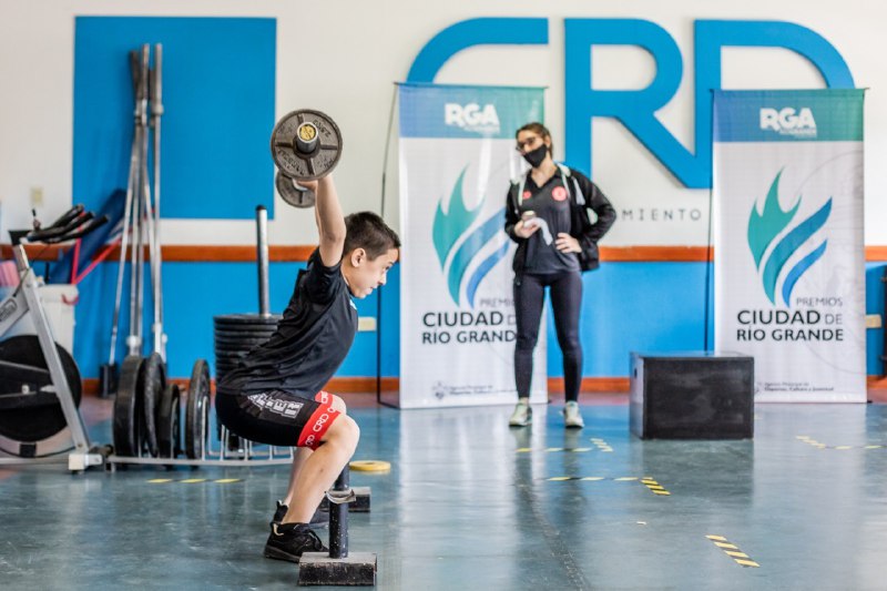 Atletas riograndenses participan de Liga Patagónica de Levantamiento Olímpico
