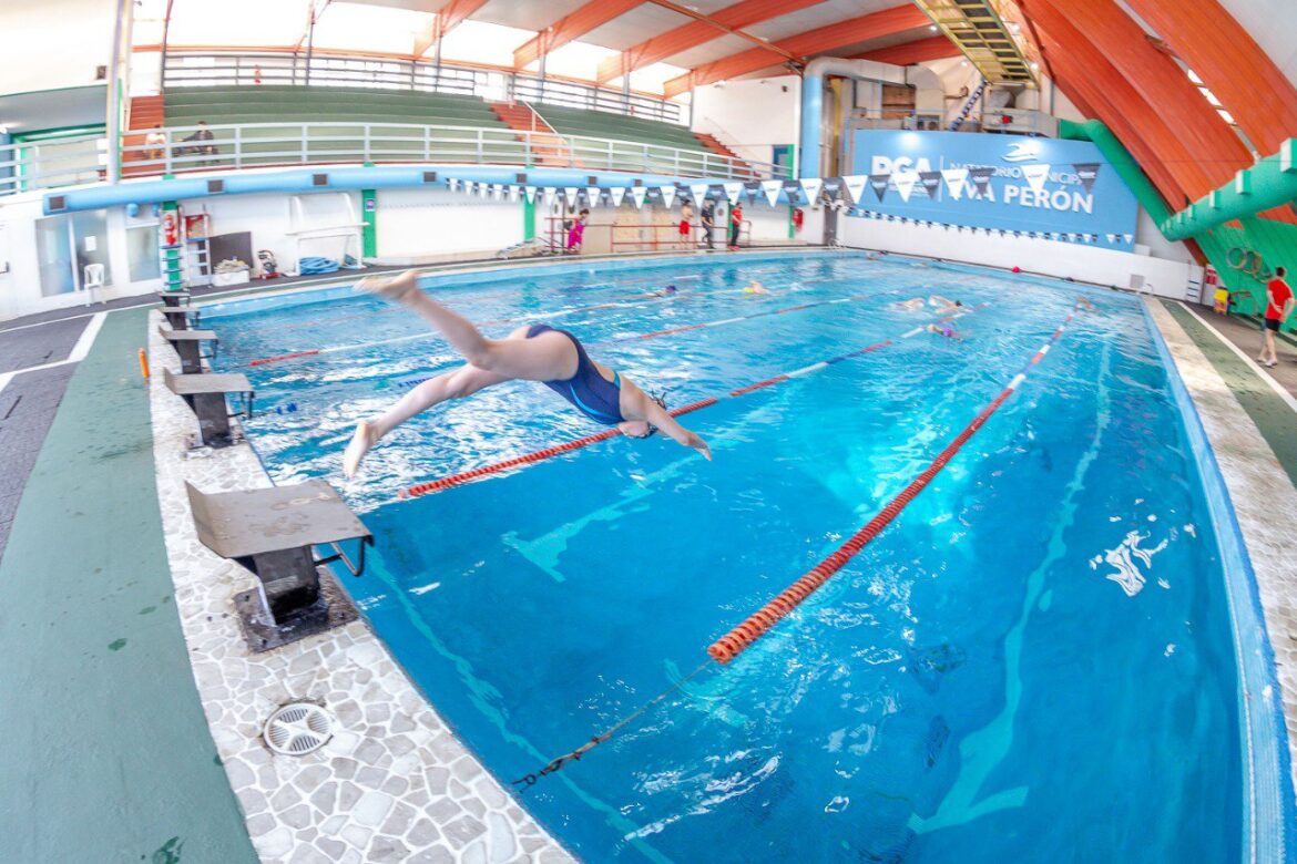 Escuelas municipales de Natación comenzaron a entrenar de manera presencial