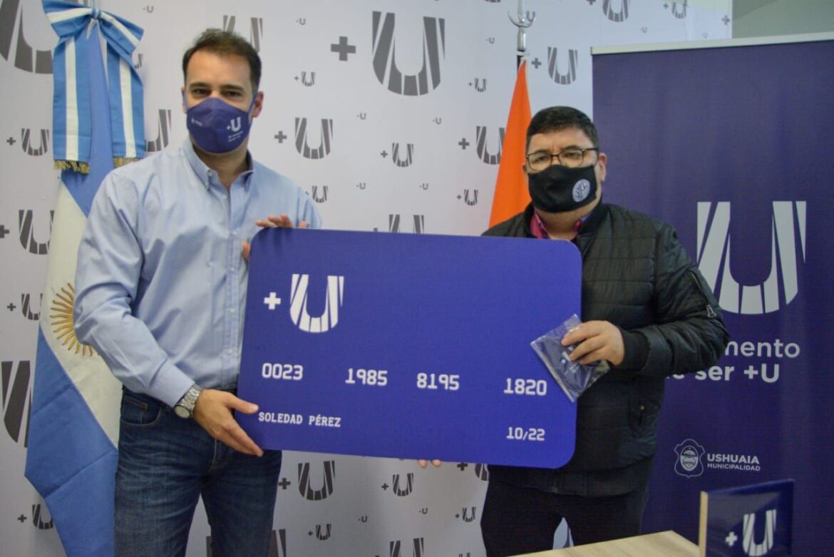 La Municipalidad de Ushuaia entregó más de 500 tarjetas a afiliados al SOEM