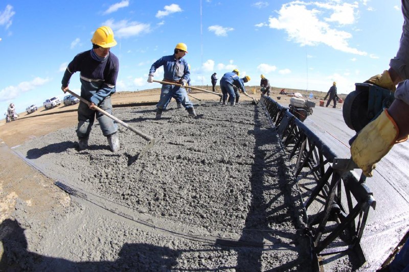 BACHEO Y PAVIMENTO: EL MUNICIPIO INTERVINO EN 15 ZONAS DE LA CIUDAD EN LO QUE VA DEL VERANO