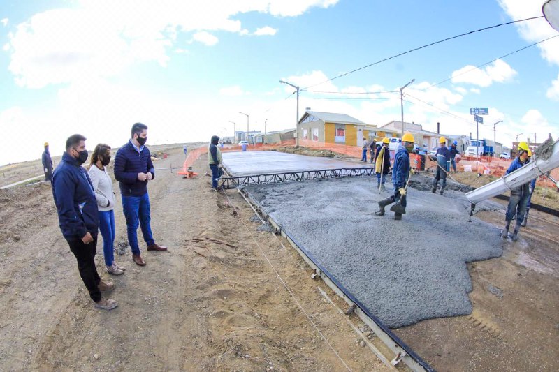 AVANZA EL HORMIGONADO DE CALLE ECHELAINE