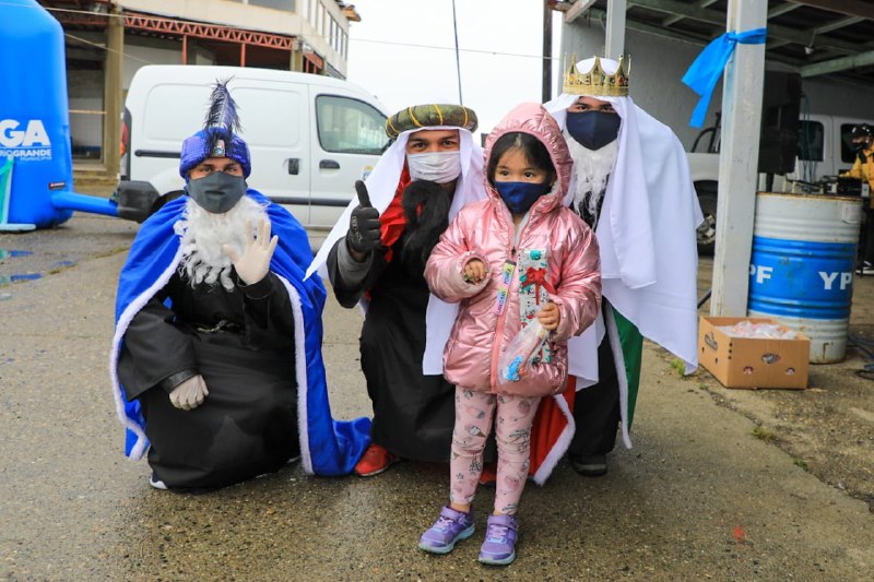 CIENTOS DE FAMILIAS DISFRUTARON DEL “AUTO REYES”