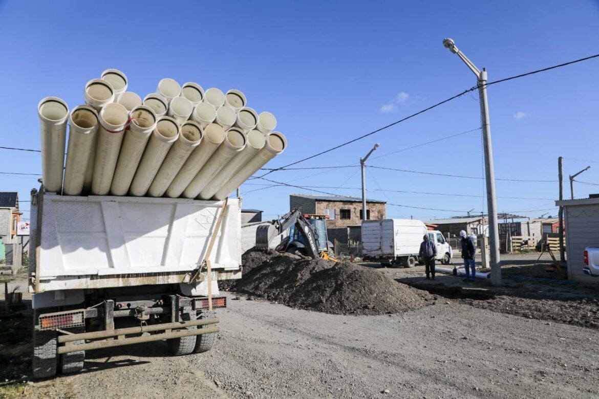 El Municipio avanza con las  obras de cloacas en los barrios Arraigo Sur y La Esperanza