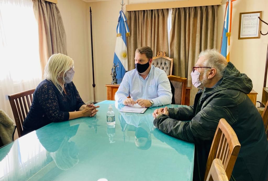 Von der Thusen recibió a integrantes de la ‘Asociación Reencontrándonos’