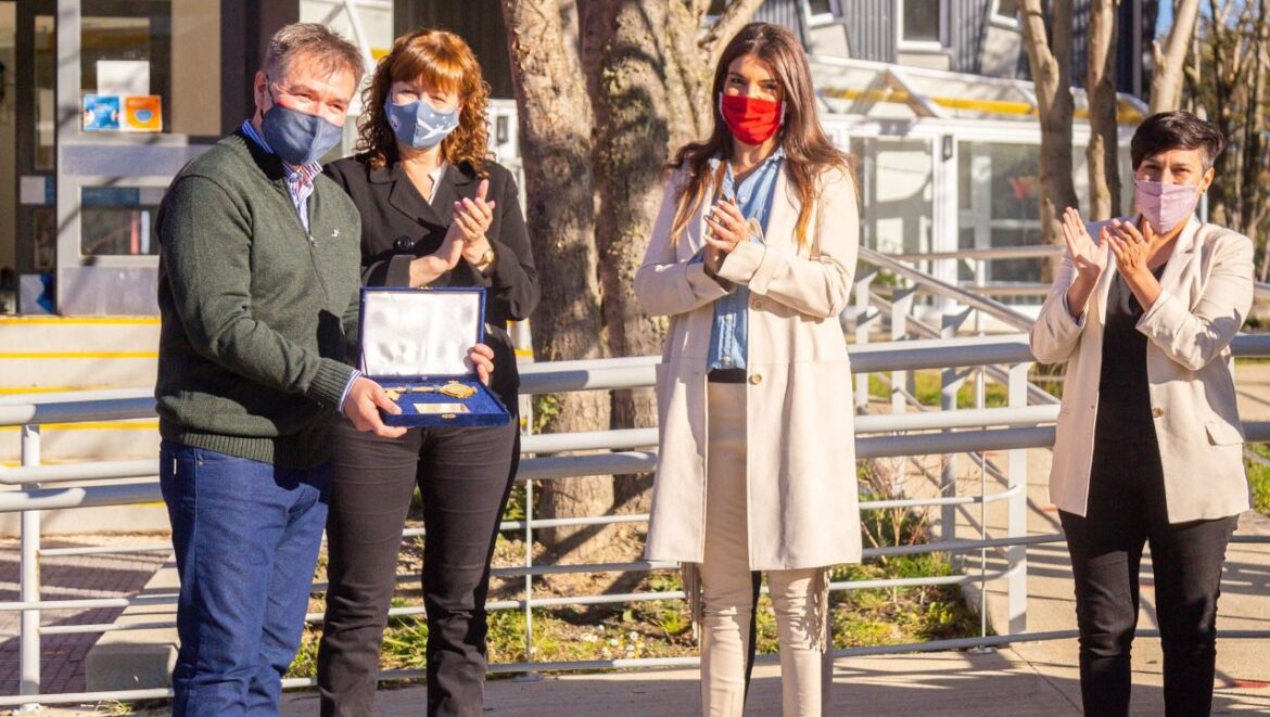 Gobierno formalizó la entrega del edificio a la escuela experimental Las Gaviotas