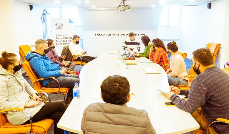 Apertura de sobres para realizar trabajos en edificios educativos de Ushuaia