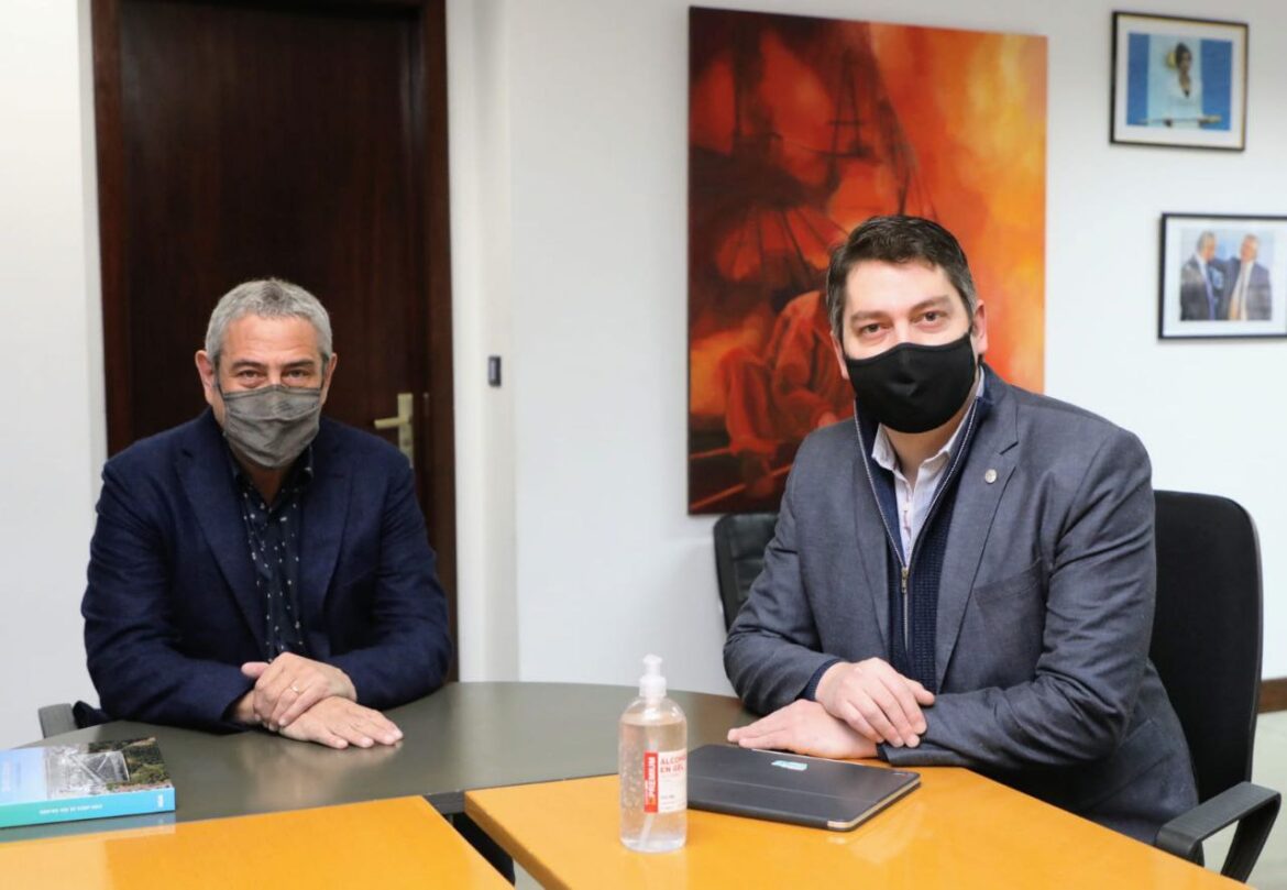 Programa Casa propia:  Pérez y Ferraresi firmaron créditos hipotecarios para familias de Río Grande