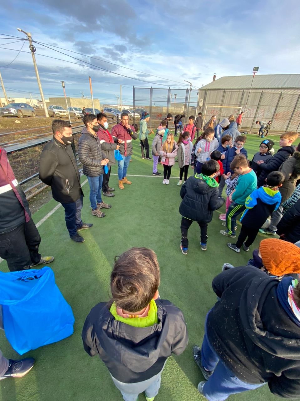 «Vamos a la plaza» jornada recreativa de invierno en B° Aeropuerto