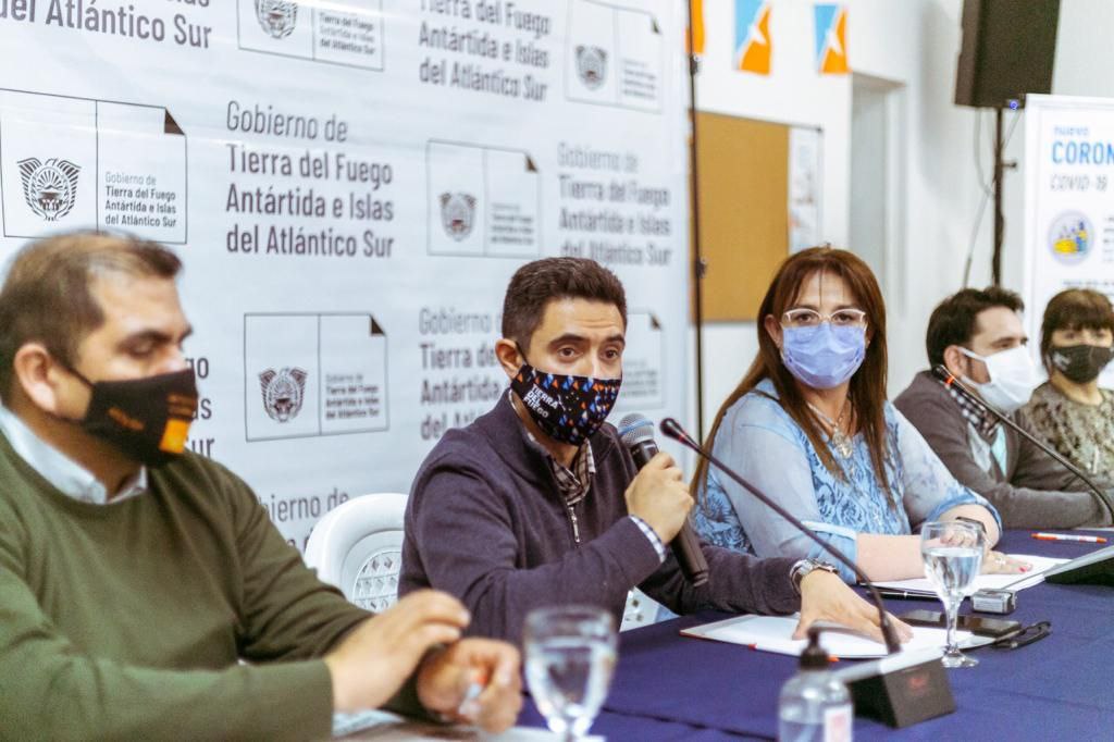 Gobierno lleva la conexión domiciliaria de gas natural a más de mil hogares